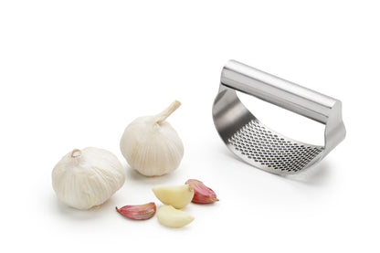 Karl Weis compacte knoflookpers roestvrij staal met knoflookteentjes.