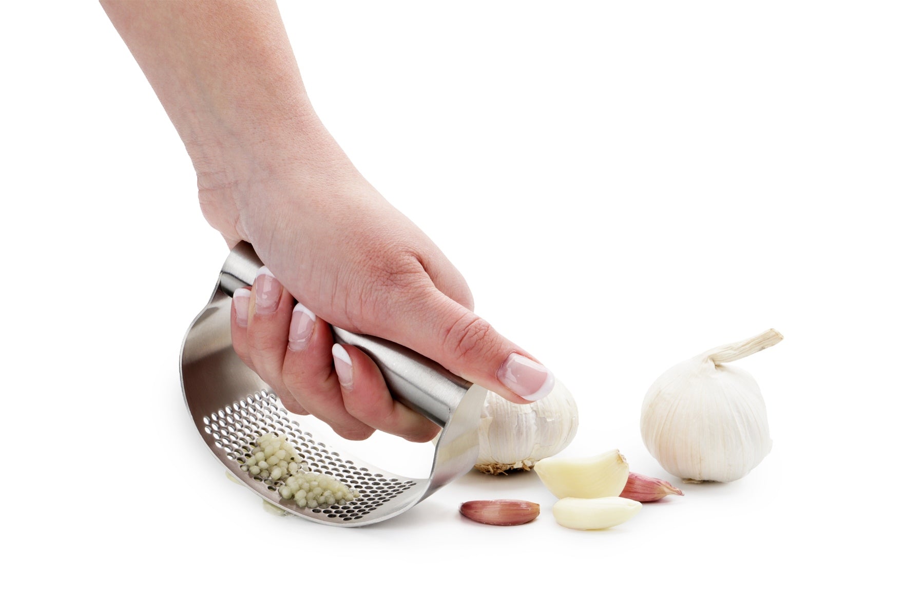 "Karl Weis knoflookpers in gebruik – hand perst knoflookteentjes met één hand.
