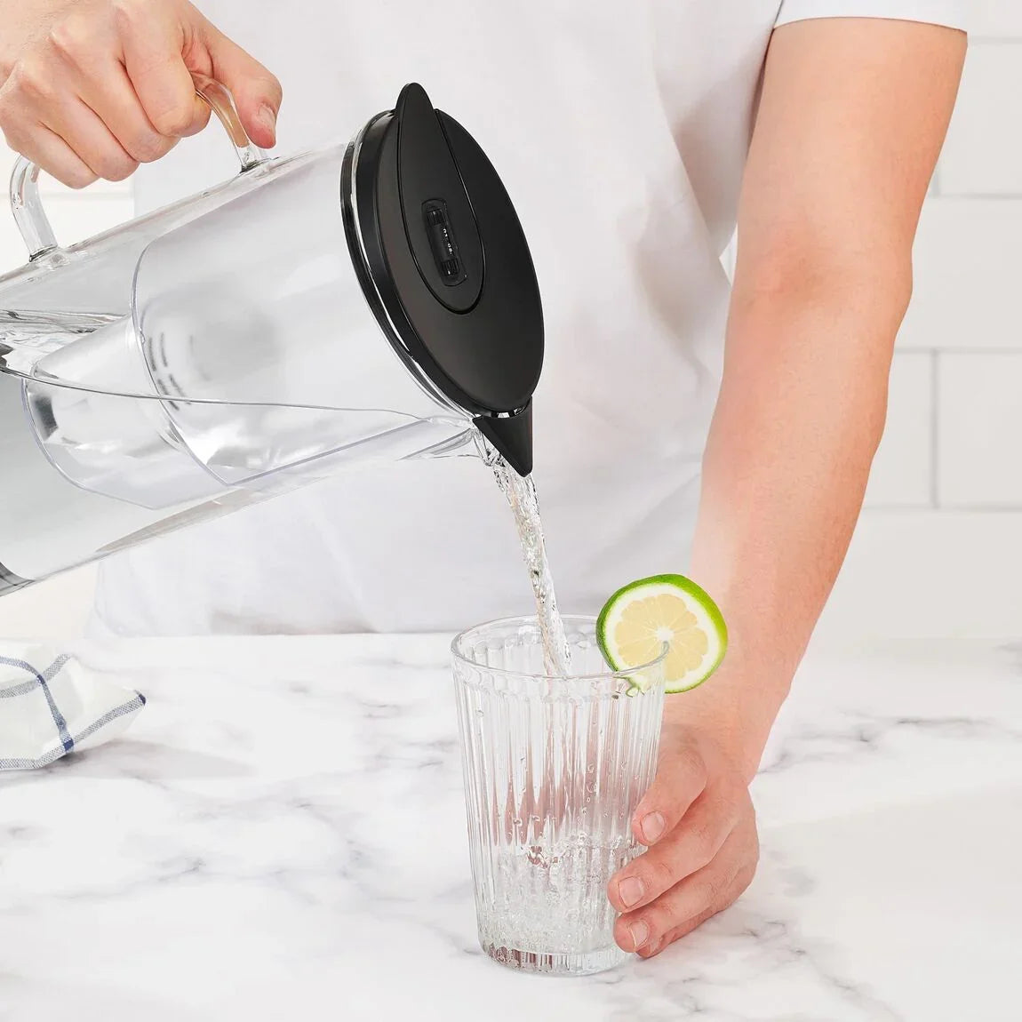 Glazen waterkan 2,7L gevuld met gefilterd water