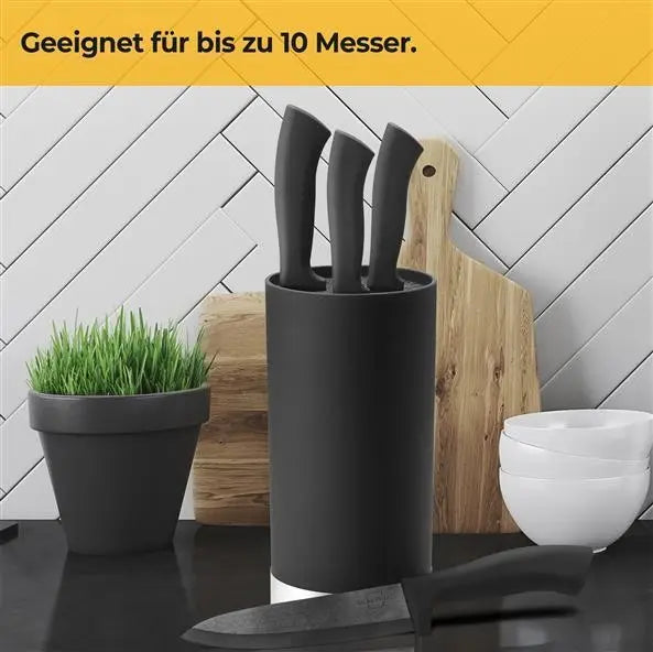 Zwart Silberthal messenblok met messen op het keukenaanrecht
