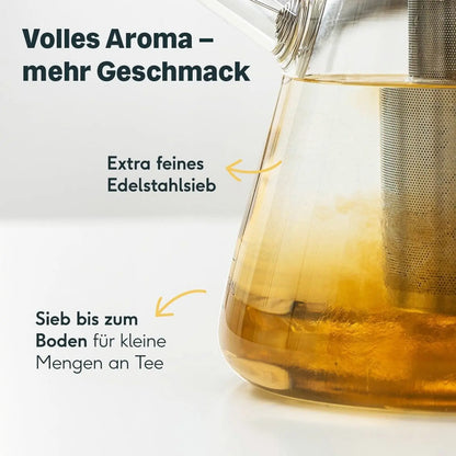 Detail van het fijnmazige RVS theefilter in de glazen theepot
